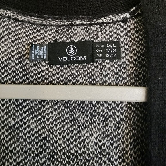 VOLCOM Argyle button sweater - Picture 2 of 3